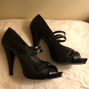 Linea Paolo Black Patent Leather Heels